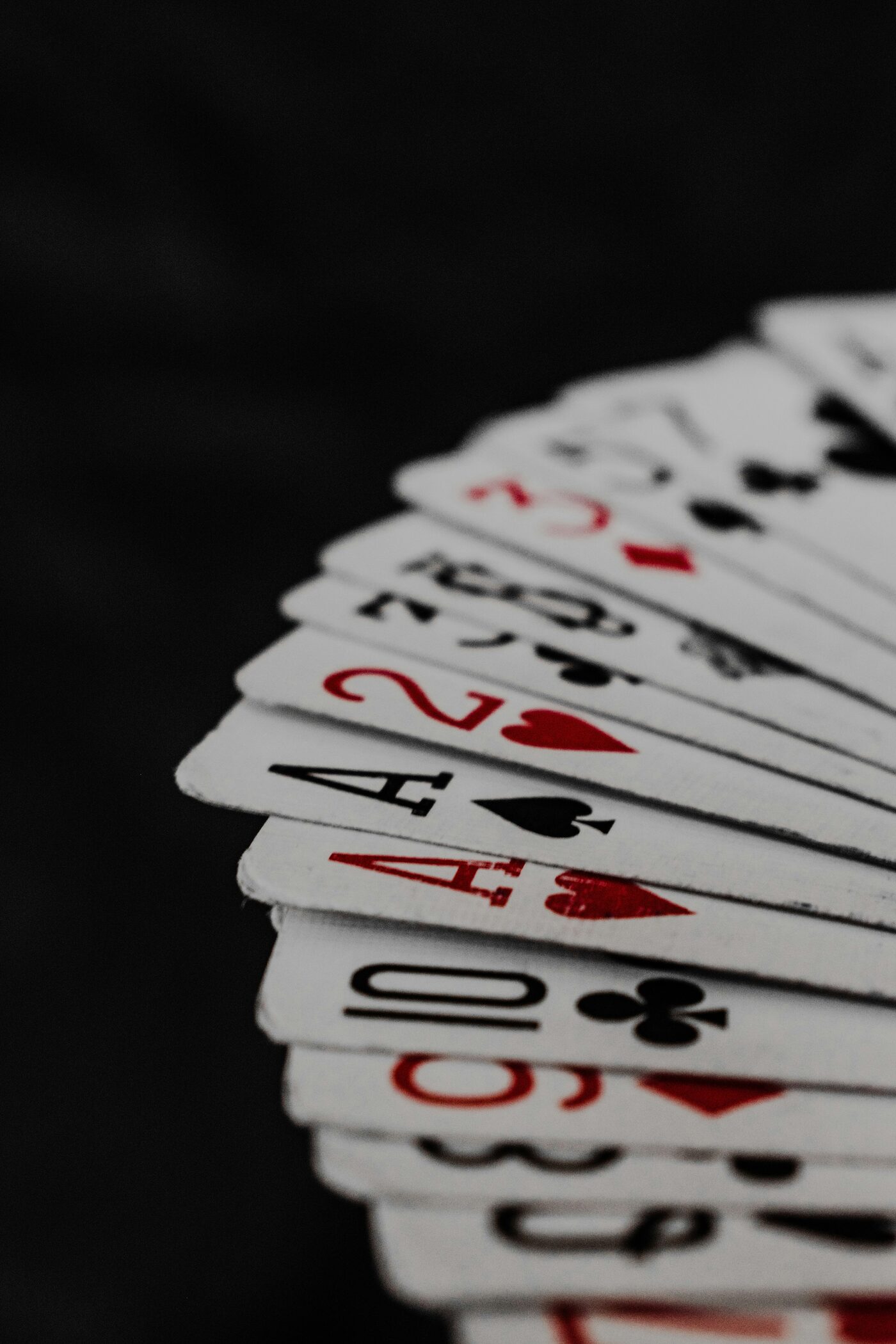 Cartas em leque na mesa do Wenstofi